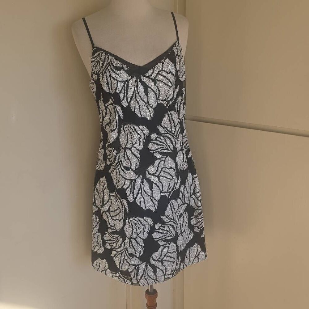 White House Black Market Blk/Wht Sequin Shift Dress, NWT, Adj. Straps,Size 10